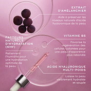 Gros plan des ingrédients clés du Medik8 Hydr8 B5 Intense sur un fond violet avec des boîtes de Petri et une pipette. Le texte mentionne la baie de Saskatoon pour aider à préserver les niveaux naturels d’acide hyaluronique, la vitamine B5 pour soutenir la régénération cellulaire, les facteurs naturels d’hydratation (NMF) pour attirer et retenir l’humidité, ainsi que l’acide hyaluronique multi-poids pour laisser la peau visiblement hydratée et souple.