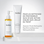 Le flacon de Lipid-Balance Cleansing Oil est placé à côté d’un tube de Surface Radiance Cleanse. Le texte recommande de les associer pour un  nettoyage en profondeur suivi d’avantages ciblés pour booster l’éclat