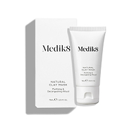 L’emballage du Medik8 Natural Clay Mask sur un fond blanc.