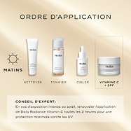 Un guide How to Layer AM présente Medik8 Daily Radiance Vitamin C comme dernière étape 'Vitamine C + SPF'. La routine commence par Surface Radiance Cleanse (Nettoyer), suivie de Press & Glow (Tonique) et Liquid Peptides (Cible). Conseil d'expert : en cas d'exposition solaire intense, réappliquer toutes les 2 heures pour une protection UV maximale