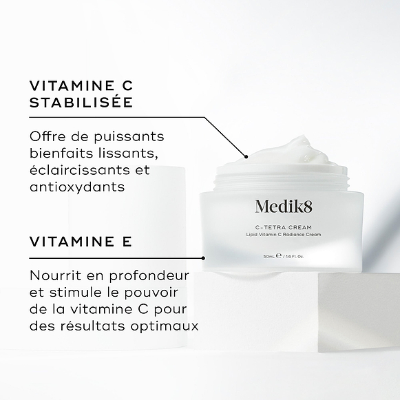 Crème Medik8 Daily Radiance Vitamin C avec emballage sur fond blanc.-hover-9