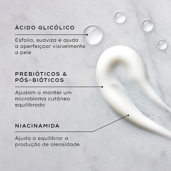 Close-up de um creme branco e gotas de líquido transparente num fundo de mármore claro. Linhas de texto destacam os ingredientes-chave: Ácido Glicólico para esfoliar, suavizar e ajudar a aperfeiçoar visivelmente a pele; Prebióticos e Pós-bióticos para ajudar a manter um microbioma cutâneo equilibrado; e Niacinamida para ajudar a equilibrar a produção de oleosidade.-hover-7