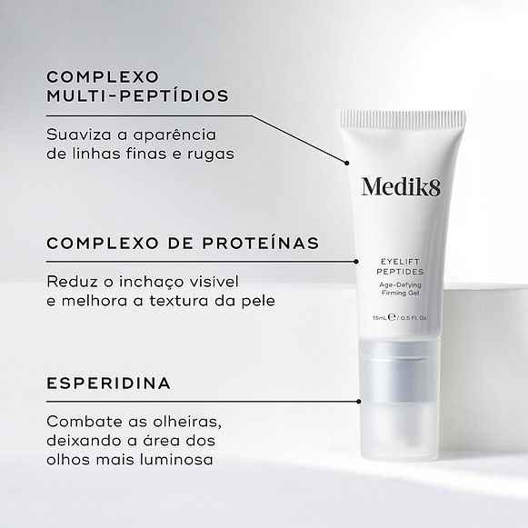 O tubo de Medik8 Eyelift Peptides assenta num bloco branco contra um fundo claro. O texto em português destaca os ingredientes principais: Complexo Multi-Peptídios para suavizar a aparência de linhas finas e rugas, Complexo de Proteínas para reduzir o inchaço visível e melhorar a textura da pele e Esperidina para combater as olheiras, deixando a área dos olhos mais-hover-4