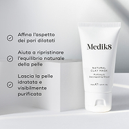 La Natural Clay Mask è esposta su un blocco geometrico bianco. Tre punti elenco con segni di spunta elencano i benefici: Affina l’aspetto dei pori dilatati, Aiuta a ripristinare l’equilibrio naturale della pelle, e Lascia la pelle idratata e visibilmente più chiara.