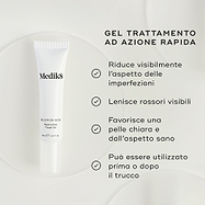 Elenco dei principali benefici di Medik8 Blemish SOS su sfondo bianco.