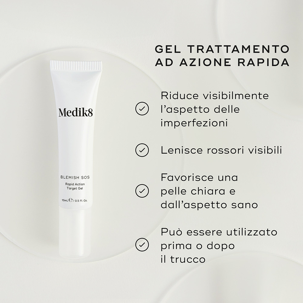 Elenco dei principali benefici di Medik8 Blemish SOS su sfondo bianco.