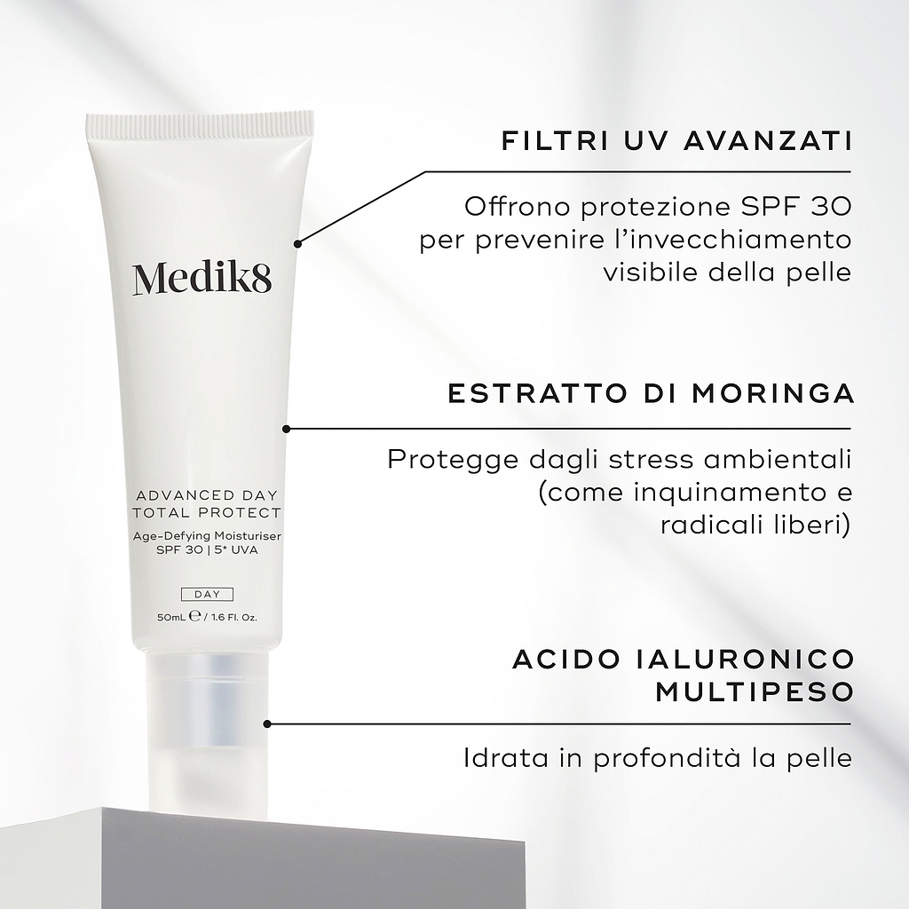 Prodotto Medik8 Advanced Day Total Protect con testo sui filtri UV avanzati e sugli ingredienti.