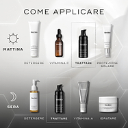 Diagramma “COME FARE STRATI” per le routine di skincare. La routine del mattino include DETERGERE (Medik8 Surface Radiance Cleanse), VITAMINA C (Medik8 C-Tetra Luxe), TRATTAMENTO MIRATO (Medik8 Liquid Peptides Advanced MP) e PROTEZIONE SOLARE (Medik8 Advanced Day Total Protect). La routine serale comprende DETERGERE (Medik8 Lipid-Balance Cleansing Oil), TRATTAMENTO MIRATO (Medik8 Liquid Peptides Advanced MP), VITAMINA A (Medik8 Crystal Retinal) e IDRATARE (Medik8 Advanced Night Restore).