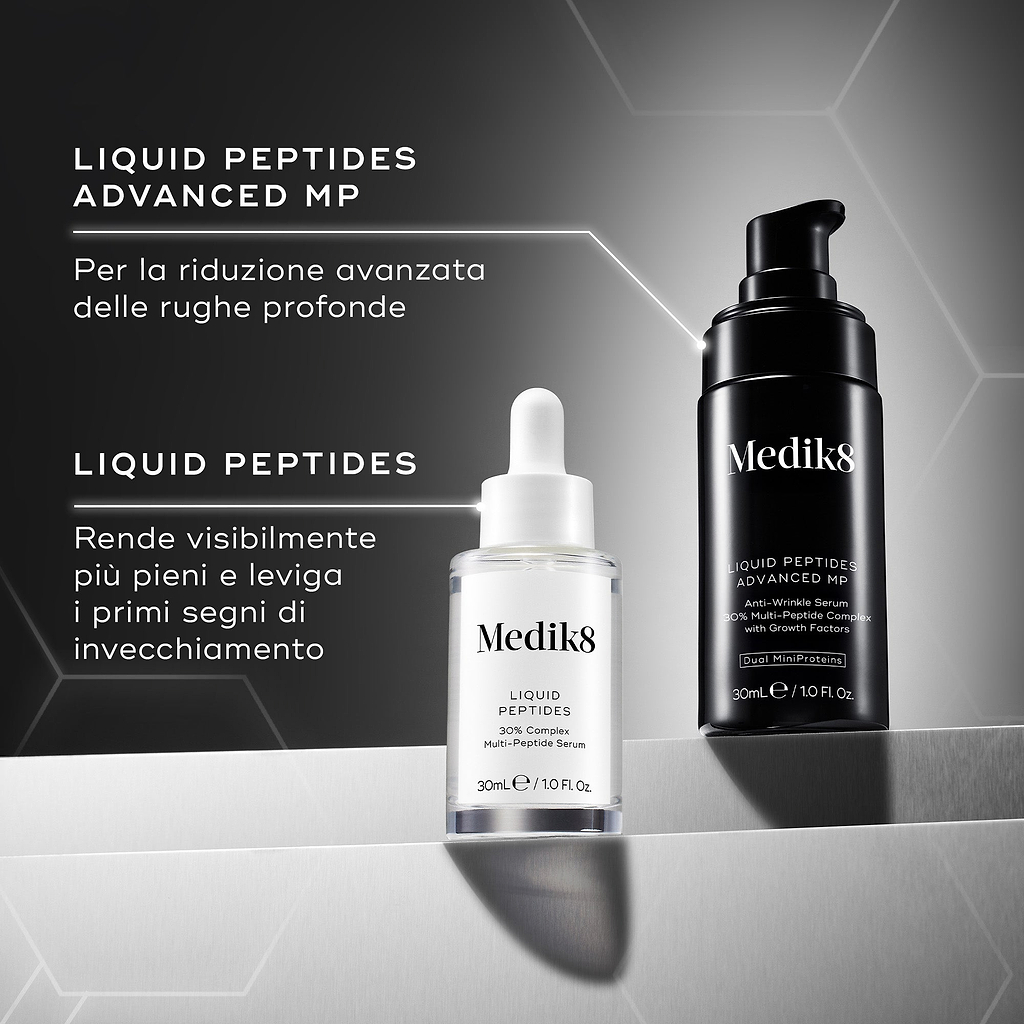 Confronto tra LIQUID PEPTIDES ADVANCED MP (flacone nero con erogatore), per la riduzione avanzata delle rughe profonde, e LIQUID PEPTIDES (flacone bianco con pipetta), per rimpolpare visibilmente e levigare i primi segni dell’invecchiamento.