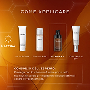 Lo schema guida mostra una routine di cura della pelle mattutina su uno sfondo arancione. Il flacone di siero Medik8 C-Tetra Advanced è evidenziato come fase della vitamina C, dopo la detersione e la tonificazione, e prima dell'idratante con SPF. Il testo include un consiglio dell'esperto per proseguire con la vitamina A la sera.