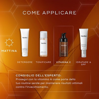 Lo schema guida mostra una routine di cura della pelle mattutina su uno sfondo arancione. Il flacone di siero Medik8 C-Tetra Advanced è evidenziato come fase della vitamina C, dopo la detersione e la tonificazione, e prima dell'idratante con SPF. Il testo include un consiglio dell'esperto per proseguire con la vitamina A la sera.