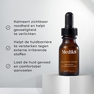 Een bruine glazen pipetfles van Calmwise Serum staat centraal afgebeeld. Drie opsommingstekens met vinkjes vermelden de voordelen: kalmeert roodheid zichtbaar en helpt gevoeligheid te verlichten, helpt de barrièrefunctie van de huid te verbeteren tegen externe irriterende factoren, en laat de huid gevoed en comfortabel aanvoelen.