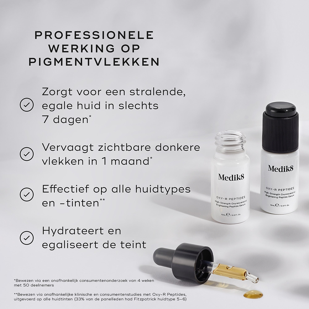 Twee kleine witte flesjes Oxy-R Peptides met druppels geel serum. De tekst benadrukt 'professionele kracht tegen donkere vlekken' en noemt voordelen zoals een stralendere huid in 7 dagen, effectiviteit op alle huidstypes en een gehydrateerde, gladde teint.
