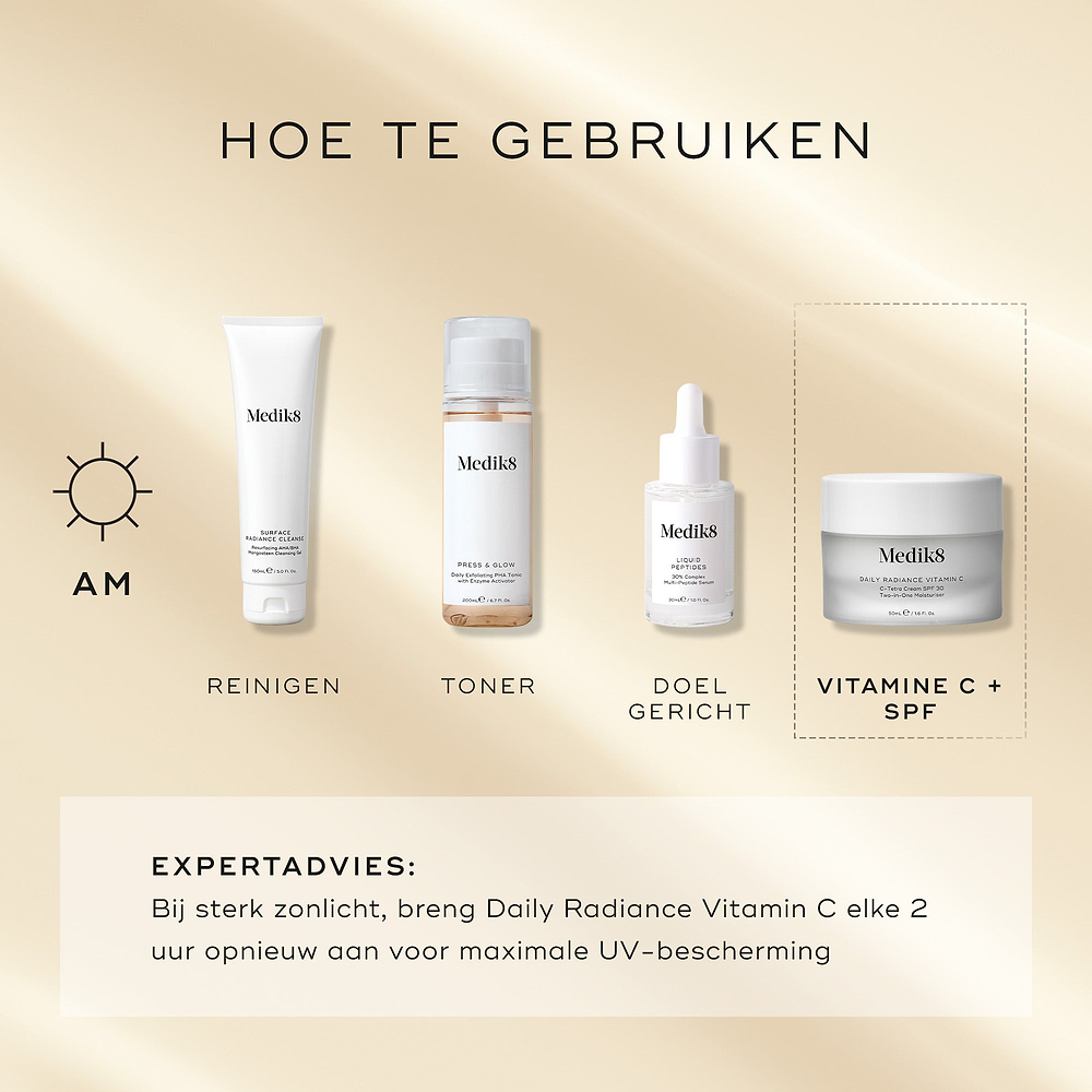 Een HOW TO LAYER-AM-gids toont Medik8 Daily Radiance Vitamin C als de laatste stap “Vitamin C + SPF”.

De routine begint met Surface Radiance Cleanse (Cleanse), gevolgd door Press & Glow (Tone) en Liquid Peptides (Target).

Expertadvies geeft aan om elke 2 uur opnieuw aan te brengen bij sterke zonblootstelling voor maximale UV-bescherming.