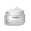 Een open, matglazen pot van Medik8 Total Moisture Daily Facial Cream met een toef witte crème bovenop, geplaatst tegen een strakke witte achtergrond.