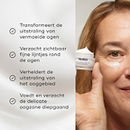 Een overzicht van de voordelen verschijnt naast een model dat de pot Medik8 Advanced Night Eye vasthoudt. De tekst benadrukt dat de crème vermoeide ogen helpt transformeren, fijne lijntjes verzacht, verheldert en de delicate huid rondom de ogen intens voedt.