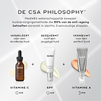 Een infographic getiteld "THE CSA PHILOSOPHY" die een huidverzorgingsmethode in drie stappen uitlegt: Vitamine C in de ochtend om te verhelderen, Zonnebrandcrème in de ochtend om te beschermen, en Vitamine A in de avond om te vernieuwen. De tekst stelt dat deze aanpak voorziet in 90% van de behoeften op het gebied van anti-aging huidverzorging.