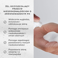 Medik8 Clarifying Foam jest dozowany na dłoń, a obok znajduje się lista korzyści na bąbelkowym, białym tle. Tekst podkreśla jego formułę o zrównoważonym pH, która widocznie wygładza, oczyszcza i odblokowuje pory skóry, zmniejsza widoczność niedoskonałości, pomaga zapobiegać powstawaniu nowych wyprysków oraz pozostawia skórę uspokojoną i w równowadze.
