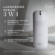 Duża, biała cylindryczna butelka z pompką airless Medik8 r-Retinoate® Day & Night stoi pionowo na jasnoszarym, minimalistycznym tle z delikatnymi cieniami. Nałożony tekst po lewej stronie podkreśla kluczowe cechy produktu jako „3-w-1 luksusowe serum”:

„ENKAPSULOWANY RETYNYL RETINOATE 8x silniejszy niż retinol*”

„STABILIZOWANA WITAMINA C dla widocznego rozświetlenia i działania antyoksydacyjnego”

„KWAS HIALURONOWY nawilża i widocznie wypełnia skórę”

W prawym górnym rogu znajduje się okrągła odznaka z nap