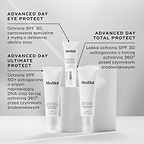 Tubki produktów Medik8 Advanced Day Eye Protect, Advanced Day Ultimate Protect oraz Advanced Day Total Protect wyeksponowane na białych cylindrycznych podstawkach na szarym tle. Opis produktu Advanced Day Eye Protect zwraca uwagę na ochronę SPF 30 dostosowaną do delikatnej skóry wokół oczu. Tekst dotyczący produktu Advanced Day Ultimate Protect podkreśla ochronę SPF 50+, enzym naprawiający DNA oraz kompleksową ochronę przed czynnikami środowiskowymi. Tekst dotyczący produktu Advanced Day Total Protect opisu