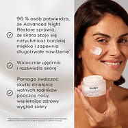 Modelka nakłada krem Medik8 Advanced Night Restore, uśmiechając się z odrobiną kremu na policzku, trzymając słoiczek w dłoni. W tekście wymieniono zalety produktu, w tym: 100% użytkowników zgodziło się, że ich skóra wygląda na jędrniejszą po 4 tygodniach*, a 90% uznało, że jest to ich ulubiony krem na noc.