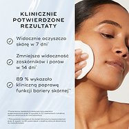 Modelka aplikuje tonik przy użyciu płatka kosmetycznego, obok widoczna jest lista „Proven Results”, obejmująca: „7 days to clarified, healthier-looking skin*” oraz „38% reduction in visible blemishes**”.
