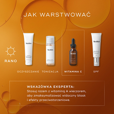 Przewodnik warstwowania Medik8 zatytułowany „HOW TO LAYER” na ciepłym pomarańczowym tle z grafikami przypominającymi bąbelki. Ikona słońca wskazuje poranną rutynę składającą się z czterech kroków, przy czym trzeci krok jest wyróżniony białą przerywaną ramką. Przedstawione etapy i produkty obejmują: CLEANSE – tubka Medik8 Surface Radiance Cleanse, TONE – butelka Medik8 Press & Glow, VITAMIN C – serum Medik8 C-Tetra Luxe oraz SUNSCREEN – tubka Medik8 Advanced Day Ultimate Protect. Na dole znajduje się sekcja 