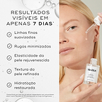 Primeiro plano de uma modella sorridente segurando um frasco de Medik8 Liquid Peptides contra um fundo claro. O texto em português destaca que o produto é comprovado para aumentar visivelmente a firmeza da pele em 7 dias, com base num estudo independente com consumidores.
