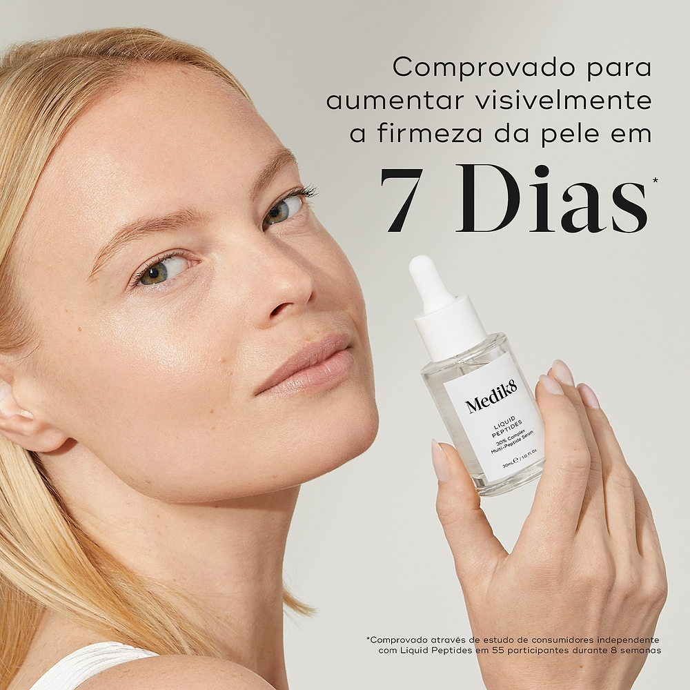 Uma modella sorridente aplica Medik8 Liquid Peptides na bochecha com um conta-gotas. O texto em português destaca resultados visíveis em apenas 7 dias, incluindo linhas finas suavizadas, rugas minimizadas, elasticidade da pele rejuvenescida, textura da pele refinada e hidratação restaurada.
