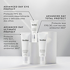 Três protetores solares Medik8 são exibidos em pedestais circulares brancos contra um fundo claro. O texto destaca: Advanced Day Eye Protect (Proteção FPS 30 otimizada especialmente para a delicada área dos olhos), Advanced Day Ultimate Protect (Proteção FPS 50+ com enzima reparadora de ADN e escudo ambiental 360°), e Advanced Day Total Protect (Proteção leve FPS 30 com escudo ambiental 360°).