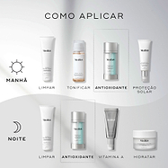 O gráfico do guia de aplicação exibe rotinas de cuidados com a pele matinais e noturnas contra um fundo dividido em cinza claro e escuro. O frasco de sérum Medik8 Copper PCA Peptides é destacado como a etapa antioxidante para as rotinas da manhã e da noite, após a limpeza e tonificação, e precedendo a proteção solar ou a Vitamina A e o hidratante.