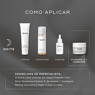 Um guia de rotina noturna exibe quatro produtos Medik8 sobre um fundo cinza escuro. As etapas incluem Surface Radiance Cleanse (LIMPAR), Press & Glow (TONIFICAR), Liquid Peptides (TRATAR) e o frasco de Intelligent Retinol Smoothing Night Cream em destaque (VITAMINA A + HIDRATAR). Uma dica de especialista recomenda este creme à noite junto com o Daily Radiance Vitamin C pela manhã.