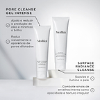 Os tubos Medik8 Pore Cleanse Gel Intense e Surface Radiance Cleanse estão sobre degraus brancos num fundo cinza claro. O texto lista os benefícios do Pore Cleanse Gel Intense: ajuda a reduzir o óleo e o brilho, e reduz visivelmente os poros dilatados. Benefícios do Surface Radiance Cleanse: suaviza e ilumina a pele, e combate sinais de envelhecimento como opacidade e textura irregular.