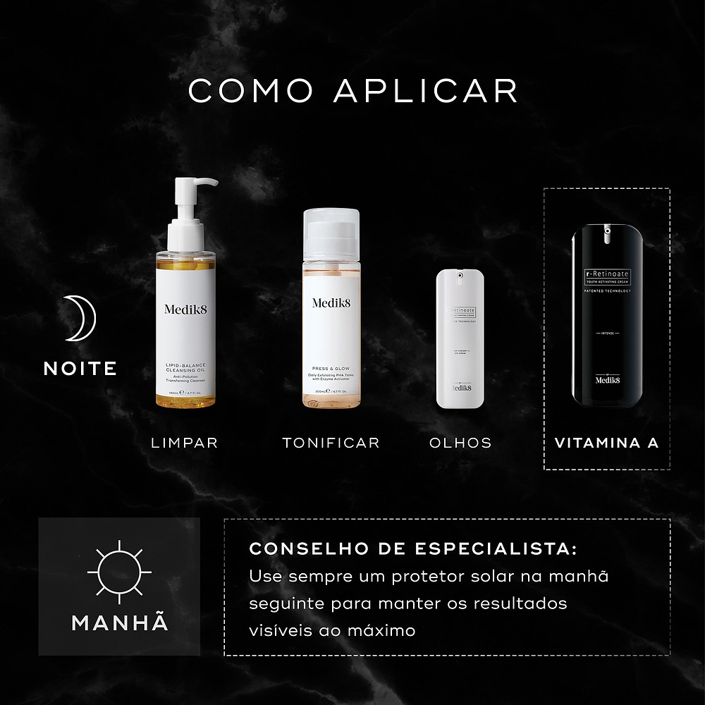 Um guia de rotina noturna exibe produtos Medik8 num fundo de mármore preto. O frasco doseador r-Retinoate Intense é destacado como a etapa "VITAMINA A", juntamente com um produto de limpeza, tónico e sérum de olhos. Um conselho de especialista aconselha usar sempre protetor solar na manhã seguinte para maximizar os resultados visíveis.
