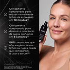 Uma modella sorridente segura um frasco preto de Medik8 Liquid Peptides Advanced MP contra um fundo escuro. O texto em português lista os benefícios: clinicamente comprovado para reduzir visivelmente linhas de expressão em 10 minutos, clinicamente comprovado para diminuir a aparência de rugas profundas em 8 semanas, e 86% concordam que não surgiram novas linhas ou rugas desde que começaram a usar o sérum.