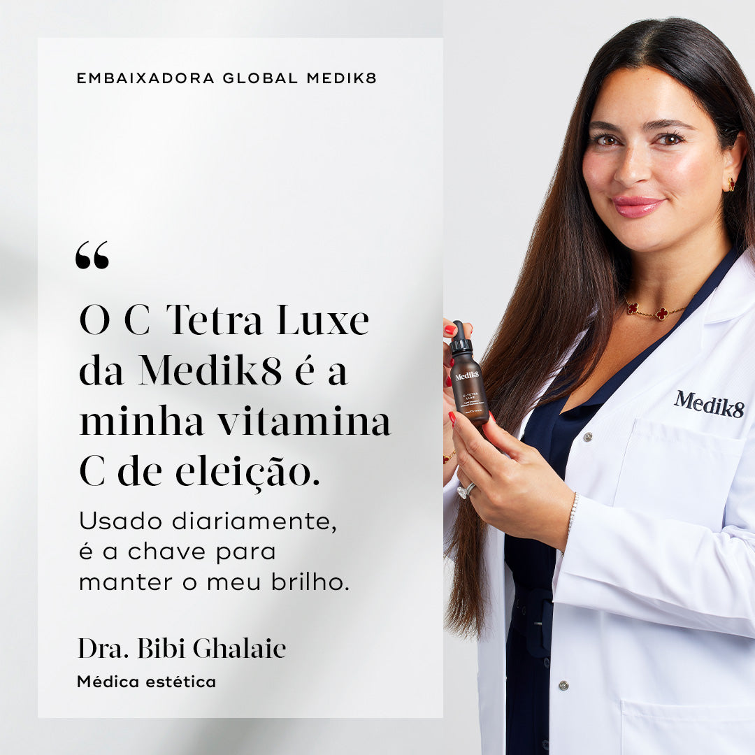 Gráfico dividido num fundo claro. O lado esquerdo apresenta uma citação da Dra. Bibi Ghalaie, Médica Estética e Embaixadora Global Medik8, chamando o C-Tetra Luxe de sua vitamina C de eleição para manter o seu brilho. O lado direito mostra a Dra. Bibi com um jaleco da Medik8 segurando o frasco do sérum C-Tetra Luxe.