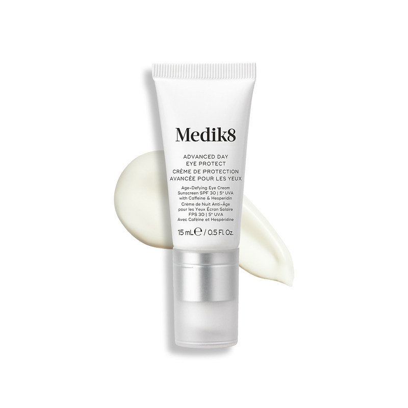Uma bisnaga de Medik8 Advanced Day Eye Protect com proteção SPF 30.