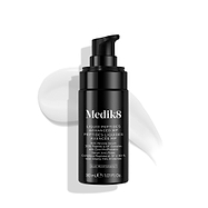 Frasco do sérum Medik8 Liquid Peptides Advanced MP com prémios, apresentado sobre um fundo branco.