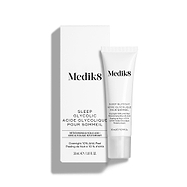 Bisnaga do Medik8 Sleep Glycolic colocada à frente da sua embalagem de cartão branca correspondente, sobre um fundo branco limpo.