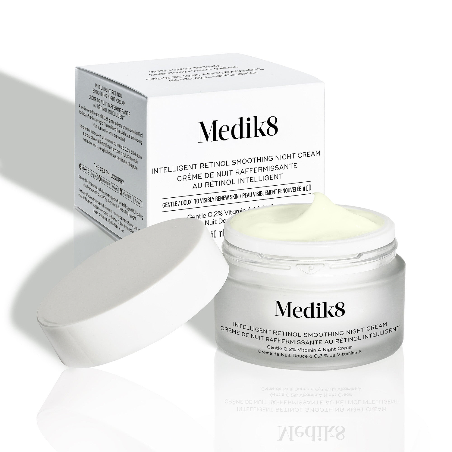 Imagem do frasco do creme Medik8 Intelligent Retinol Smoothing Night Cream com a sua embalagem de cartão do produto.