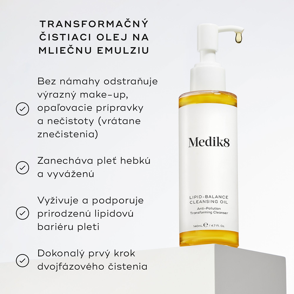 Fľaštička Lipid-Balance Cleansing Oil stojí na bielom bloku. Text uvádza benefity vrátane odstránenia ťažkého make-upu, podpory lipidovej bariéry a premeny na čistiace mlieko pri kontakte s vodou.
