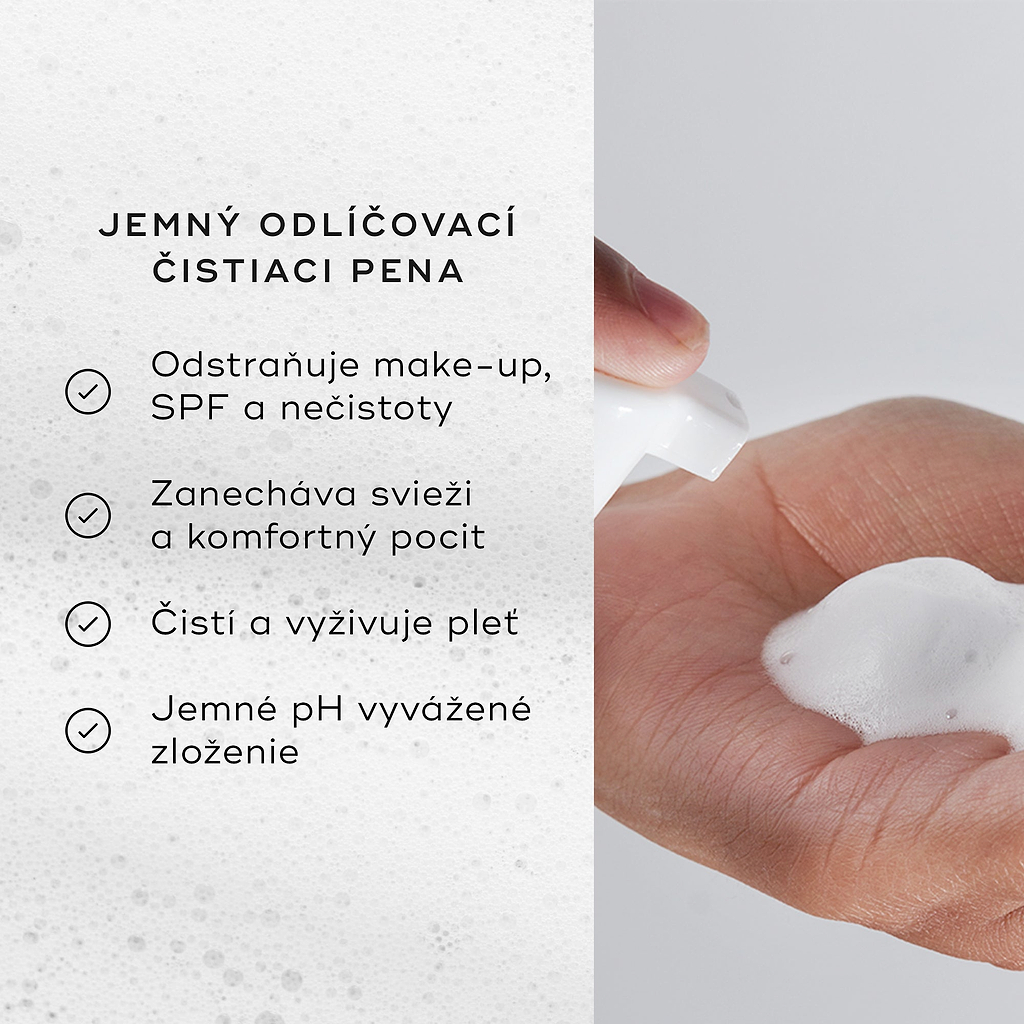 Dvojitý obrázok, na ktorom je zobrazené nanášanie prípravku s penovou textúrou spolu so zoznamom výhod, medzi ktoré patrí: Odstraňuje make-up, opaľovací krém a nečistoty, čistí a vyživuje pleť. 