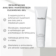 Tuba prípravku Medik8 Surface Radiance Cleanse na svetlom pozadí s grafickým motívom začiarknutia. Text vyzdvihuje jeho výhody: rozjasňujúce a exfoliačné kyseliny pre mladistvý lesk, osviežujúce a vyhladzujúce zloženie v podobe gélu, ktorý sa mení na ľahkú penu, vyhladzuje jemné linky a vrásky a je obohatené o antioxidanty pre zdravý vzhľad pleti.