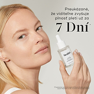 Žena drží fľaštičku séra Liquid Peptides, pričom text na pravej strane uvádza: „Preukázateľne viditeľne zvyšuje plnosť pleti už za 7 dní“, s poznámkou pod čiarou, že toto tvrdenia pochádza z nezávislej spotrebiteľskej štúdie.*