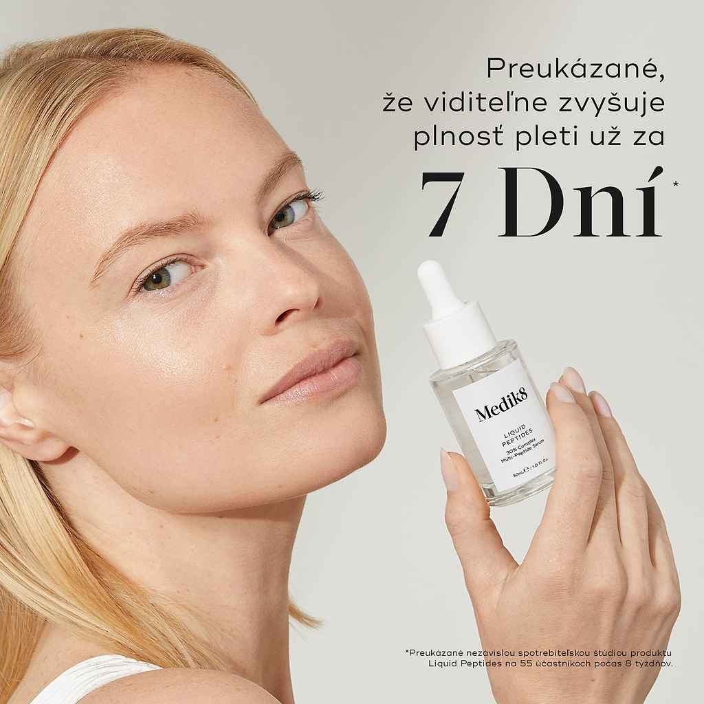 Žena drží fľaštičku séra Liquid Peptides, pričom text na pravej strane uvádza: „Preukázateľne viditeľne zvyšuje plnosť pleti už za 7 dní“, s poznámkou pod čiarou, že toto tvrdenia pochádza z nezávislej spotrebiteľskej štúdie.*