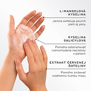 Fotografia dvoch rúk, ktoré napenujú čistiaci gél, je zobrazená vedľa textu s kľúčovými zložkami, kde sa vyzdvihuje kyselina L-mandľová na exfoliáciu, kyselina salicylová na odstránenie nečistôt a extrakt z červenej dateliny na minimalizáciu nadbytočného kožného mazu.