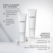 Tuba čistiaceho gélu Pore Cleanse Gel Intense stojí vedľa tuby čistiaceho produktu Surface Radiance Cleanse, pričom sprievodný text vyzdvihuje gél pre jeho schopnosť minimalizovať lesk a póry, zatiaľ čo druhý čistiaci produkt pleť vyhladzuje a bojuje proti známkam starnutia.