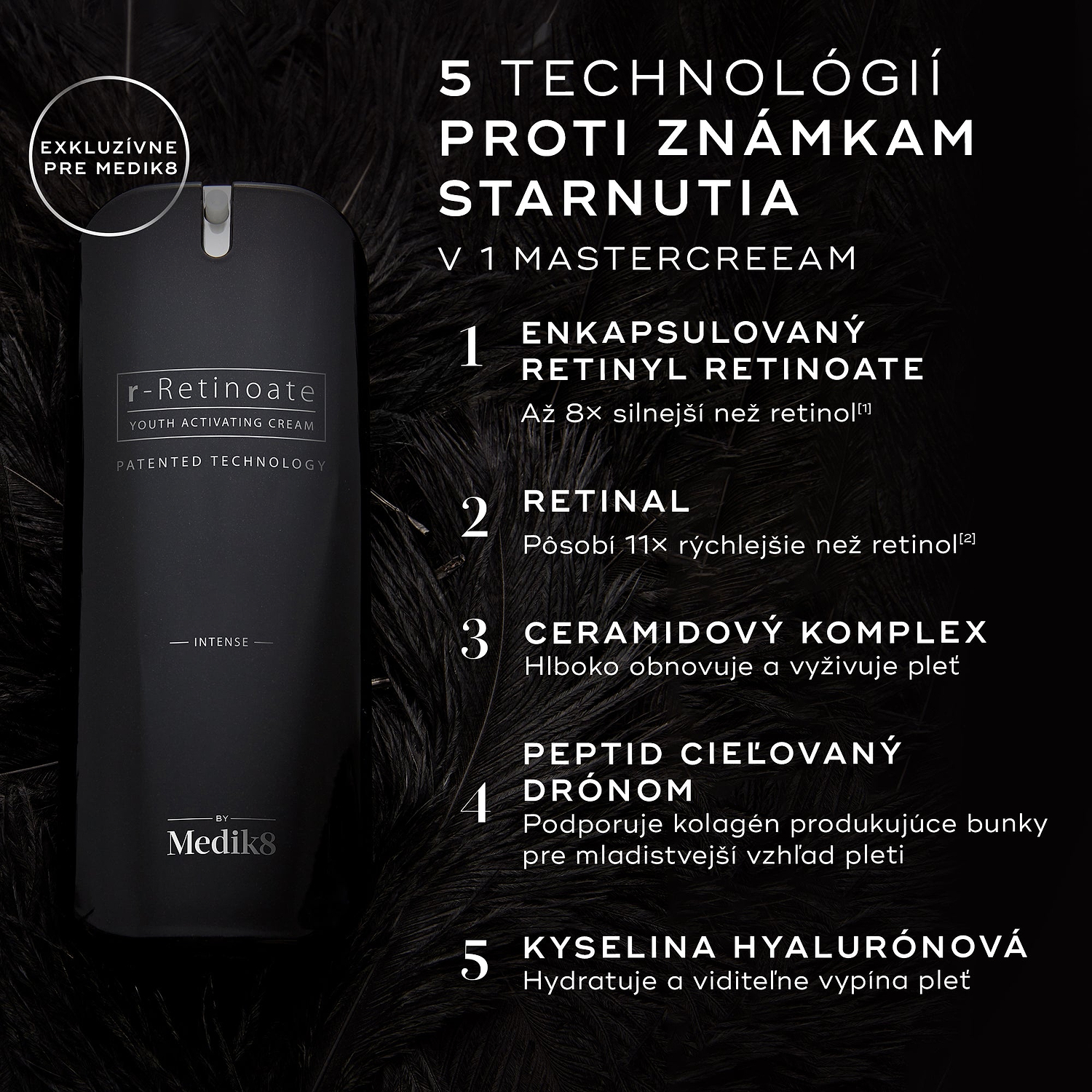 Fľaštička krému Medik8 r-Retinoate Intense je zobrazená na tmavom, jemne rozostrenom pozadí. Text zvýrazňuje 5 technológií proti starnutiu: enkapsulovaný retinyl retinoát, retinal, komplex ceramidov, cielený peptid (drone-targeted peptide) a kyselina hyalurónová.
