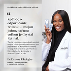 Kruhový portrét usmiateho odborníka na starostlivosť o pleť v značkovom laboratórnom plášti, ktorý drží dve strieborné tuby Crystal Retinal v jasne osvetlenom laboratórnom prostredí.
