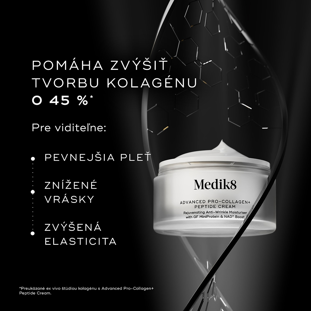 Krém Medik8 Advanced Pro-Collagen+ Peptide Cream v kelímku na čiernom pozadí s abstraktnými štrukturálnymi grafickými prvkami. Text uvádza, že pomáha zvýšiť produkciu kolagénu o 45 %, čím prispieva k viditeľne pevnejšej pokožke, redukcii vrások a zvýšeniu pružnosti.